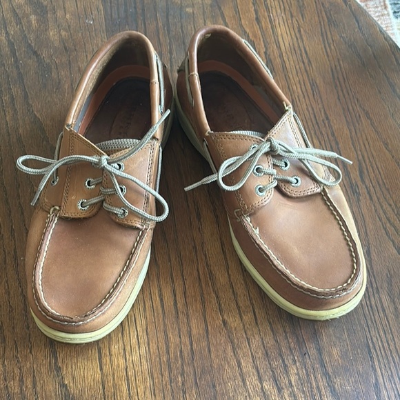 Sperry Tan Boat Shoes with White Laces and Non-Marking Soles - Picture 3 of 8